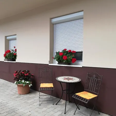 Gronay Apartmenthouse Erlau